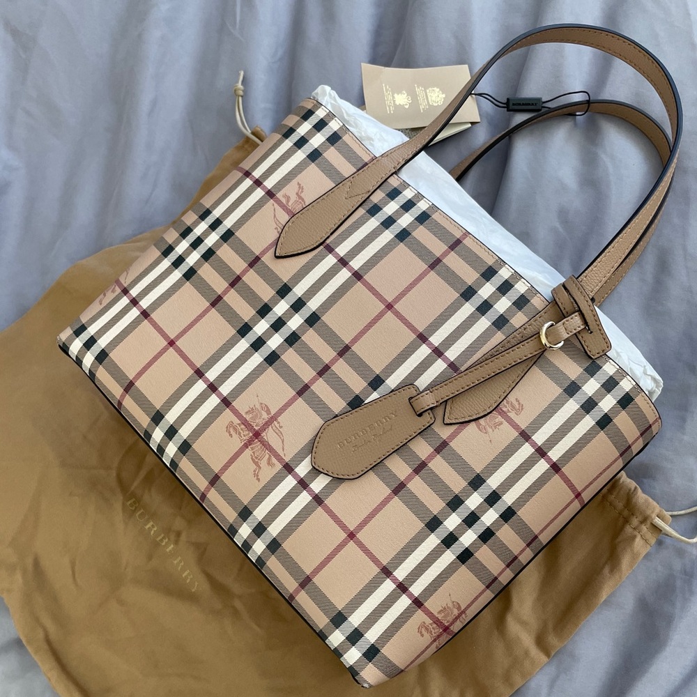 Burberry reversible tote NWT